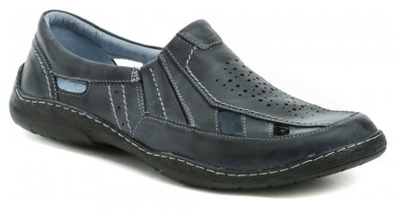 Pánska nadmerná letná vychádzková obuv typu mokasíny vyrobená z pravej prírodnej kože.