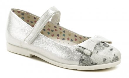 Dievčenská letná rekreačná obuv so zapínaním na opasok so suchým zipsom. Obuv je vyrobená zo syntetickej kože v kombinácii s prírodnou kožou na stielke.