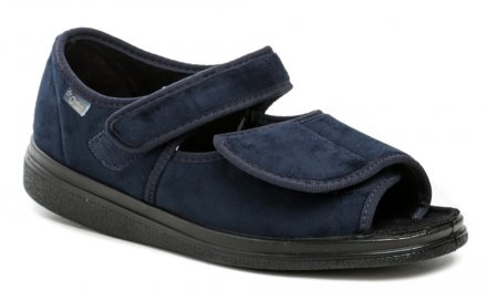 Pánska letná vychádzková zdravotné ortopedická a diabetická obuv typu sandále s pevnou pätou so zapínaním na suchý zips, vyrobená z textilného materiálu.
