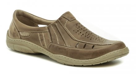 Pánska nadmerná letná vychádzková obuv typu mokasíny, vyrobená z pravej prírodnej kože.