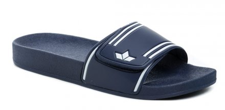 Pánska nadmerná nazúvacia obuv typu plážovky s nastaviteľným priehlavkovým pásikom pomocou suchého zipsu, vyrobená zo syntetického materiálu. Obuv obsahuje masážny nášľap.