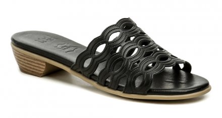Dámska letná vychádzková nazúvacia obuv s voľnou špicou na nízkom podpätku. Obuv je vyrobená z pravej prírodnej kože.