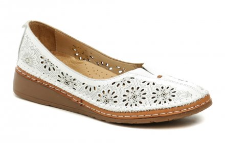 Dámska letná vychádzková obuv typu mokasíny. Obuv je vyrobená z pravej prírodnej kože.