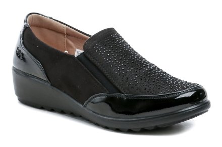 Dámska celoročná vychádzková obuv na miernom kline, vyrobená zo syntetického materiálu so stielkou z prírodnej kože.