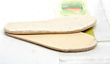 Dětské zimní stélky pro vložení do obuvi, vyrobená z kombinace syntetického pěnového materiálu  s textilním vlnovým materiálem. 
