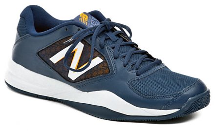 Pánská letní nadměrná sportovní tenisová obuv na šněrování, vyrobená z kombinace syntetického a textilního materiálu.