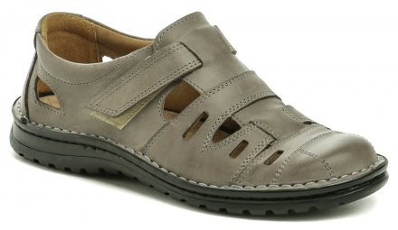 Pánska letná vychádzková obuv typu poltopánky, vyrobená z pravej prírodnej kože.
