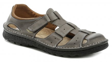 Pánska nadmerná letná vychádzková obuv typu poltopánky, vyrobená z pravej prírodnej kože so stielkou z textilného materiálu.