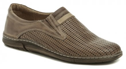 Pánska letná vychádzková obuv typu mokasíny, vyrobená z pravej prírodnej kože.