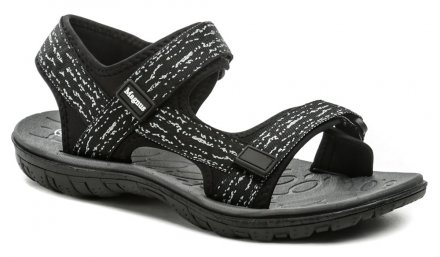 Pánska letná vychádzková obuv typu sandále so zapínaním na suchý zips vyrobená z kombinácie syntetického a textilného materiálu.