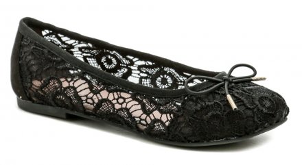 Dámska letná vychádzková obuv typu baleríny, vyrobená z textilného krajkového materiálu.