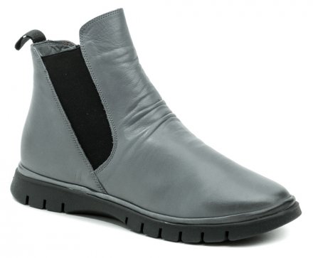 Dámska zimná vychádzková obuv typu členkové topánky so zapínaním na zips. Obuv je vyrobená z pravej prírodnej kože a vo vnútri vyteplená jemným kožúškom.