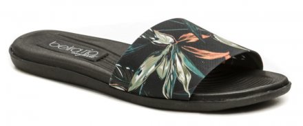 Dámska letná rekreačná nazúvacia obuv typu plážovky. Obuv vyrobená z kombinácie syntetického materiálu, opasok je textilný.
