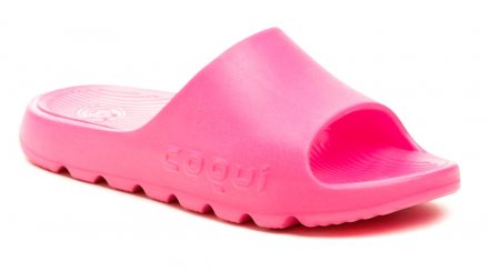 Letná rekreačná nazúvacia plážová obuv, vyrobená zo syntetického materiálu.