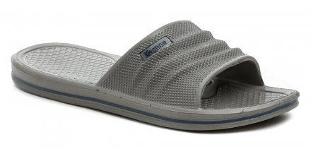 Pánska letná rekreačná nazúvacia plážová obuv, vyrobená zo syntetického materiálu.