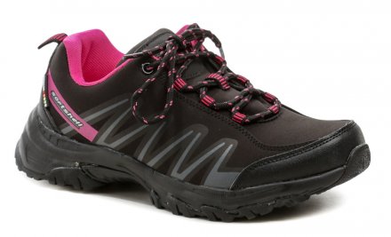 Celoročná vychádzková outdoorová obuv na šnurovanie, vyrobená z kombinácie syntetického materiálu s textilným SOFTSHELL materiálom.